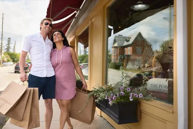 2 people shopping