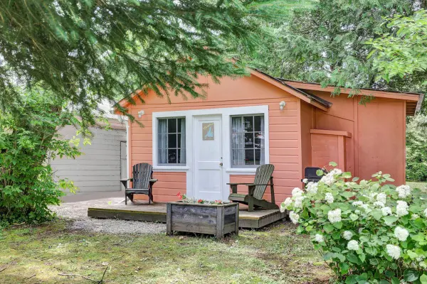 Len’s Cove Cottages