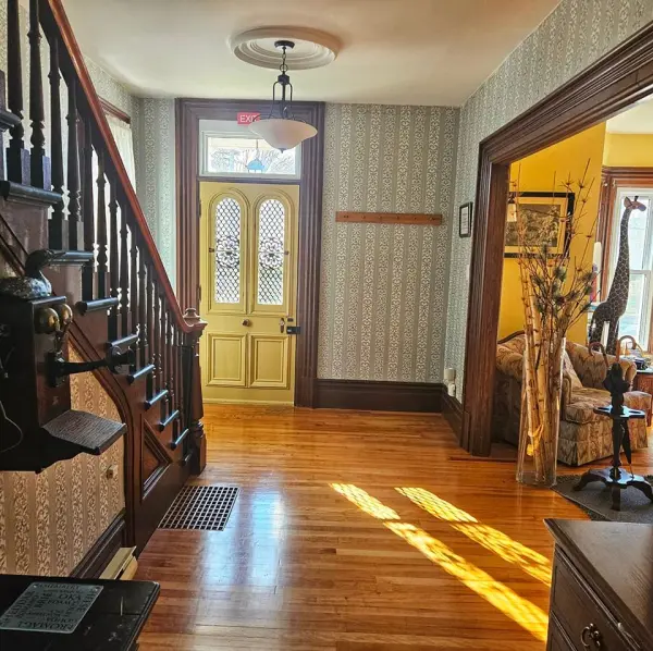 Newboro House Bed & Breakfast 